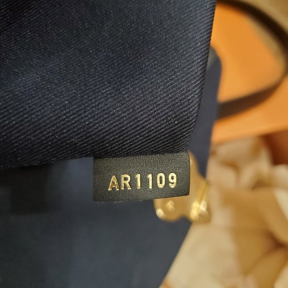 Louis Vuitton Georges Monogram Canvas MM - Picture 9 of 15